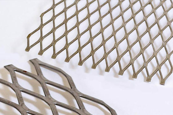 Metal ampliado aplanado Mesh For Furniture, recintos de protección, soporte de la exposición, guardias, parrilla de la barbacoa
