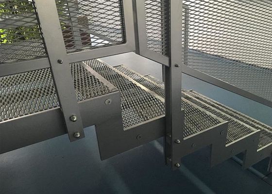 Acero inoxidable y reja ampliada de acero galvanizada del metal para las pisadas seguras el caminar o de escalera