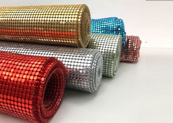 Escala Mesh Curtain con textura única y superficie brillante