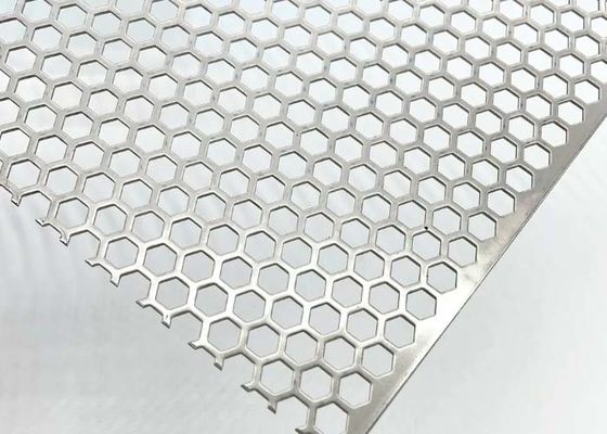 Hoja de metal perforada del agujero hexagonal versátil, estable y económica para el arquitecto And Fence