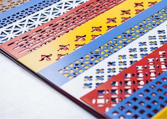 Hoja metálica perforada decorativa de 1x2m para el muro divisorio de la fachada del techo