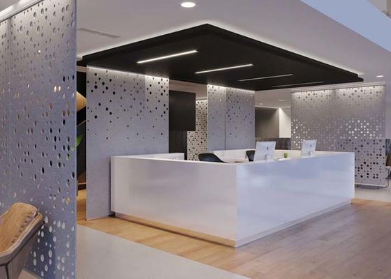 Pared interna del metal perforado creativa y diseño interior moderno que aumenta su decoración interior