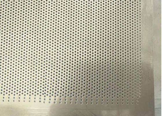 Metal perforado agujero micro hecho por velocidad de la punzonadora del CNC, la precisión fina y pequeños agujeros