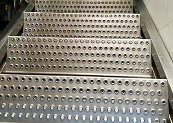 Escaleras antiderrapante perforadas Escaleras para garantizar la seguridad