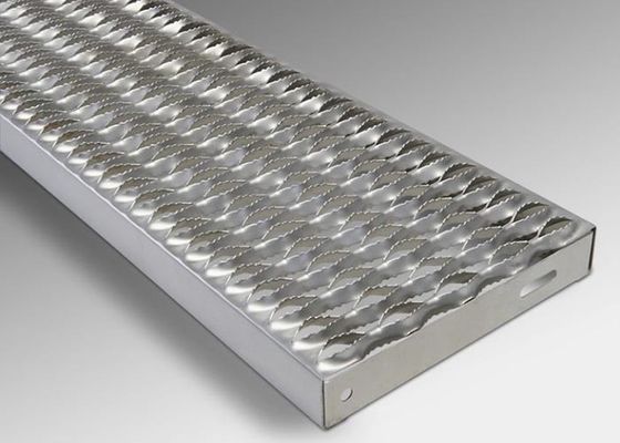 Escaleras antiderrapante perforadas Escaleras para garantizar la seguridad