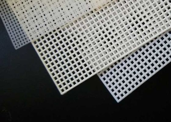 Placa de plástico perforada ligera para la separación de filtros