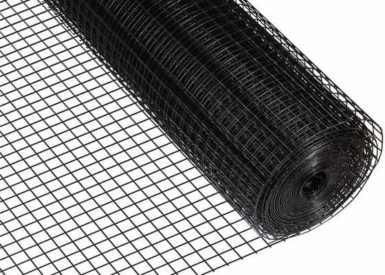 Rejas de alambre soldado recubiertas de PVC utilizadas como cercas, decoración, protección de maquinaria y jaulas de tomate