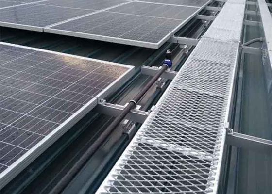 Pasarela de metal expandida recubierta en polvo ofrece un paso seguro para los proyectos de construcción