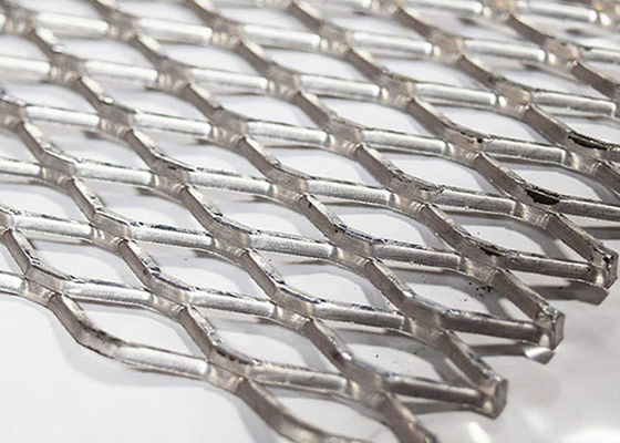 Hoja de metal expansiva elevada con propiedades antideslizantes